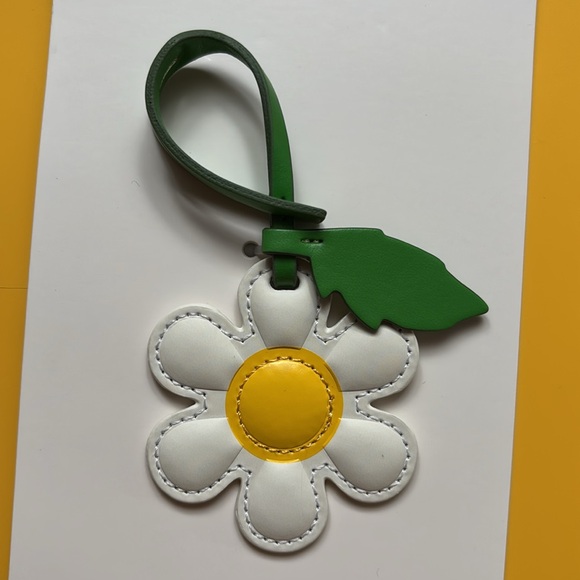 Kate Spade LIMITED EDITION Daisy Bag Charm - Picture 3 of 8
